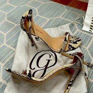 M age I like new sandal 4”” heel